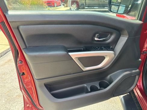Used 2017 Nissan Titan SV AWD/4WD image 19