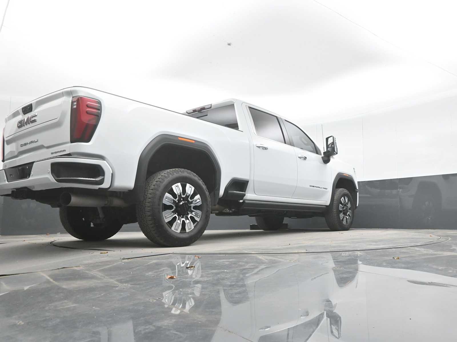 Used 2024 GMC Sierra 2500 Denali w/ Denali Reserve Package AWD/4WD image 33
