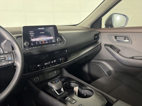 Used 2022 Nissan Rogue SV image 25