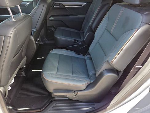 Certified 2025 GMC Acadia AT4 AWD/4WD image 12