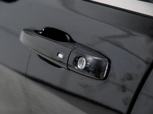 Used 2017 Jeep Grand Cherokee Limited image 39