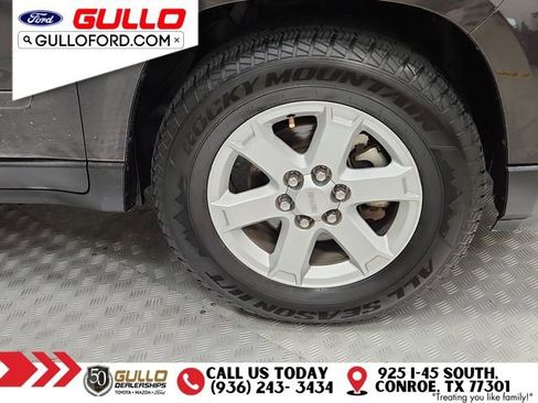 Used 2015 GMC Acadia SLE image 29