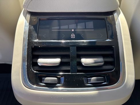 Used 2021 Volvo XC60 T5 Inscription w/ Advanced Package image 9