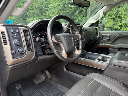 Used 2018 GMC Sierra 3500 Denali w/ Duramax Plus Package AWD/4WD image 10