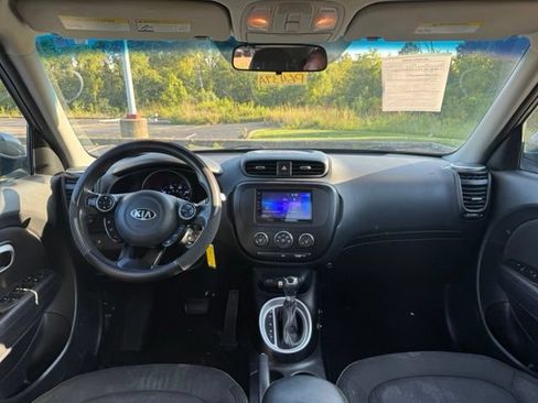 Used 2016 Kia Soul + FWD image 18