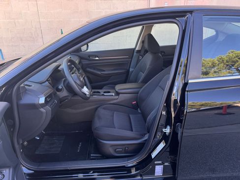 Used 2025 Nissan Altima 2.5 SV image 27