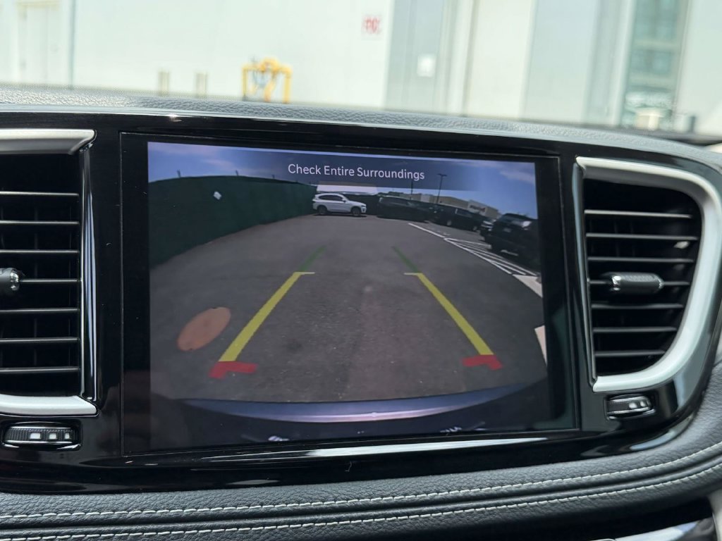 Used 2022 Chrysler Pacifica Touring-L FWD image 30