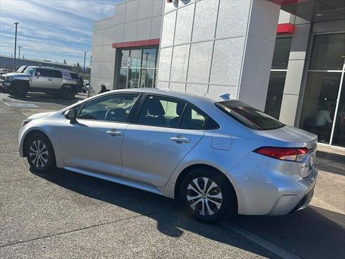 Certified 2022 Toyota Corolla LE image 3