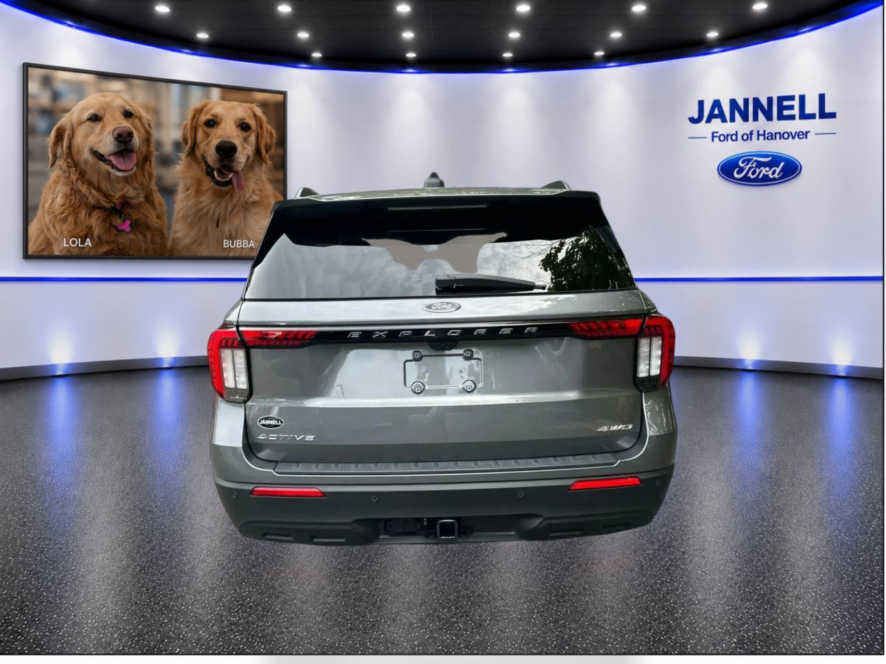 Used 2025 Ford Explorer Active AWD/4WD image 7