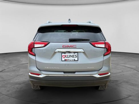 Used 2024 GMC Terrain SLT AWD/4WD image 9