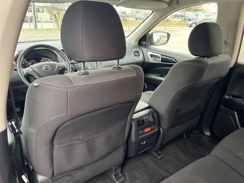 Used 2020 Nissan Pathfinder SV image 22