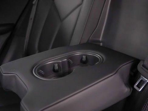 Certified 2025 Porsche Macan image 19