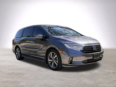 Used 2022 Honda Odyssey Touring image 2