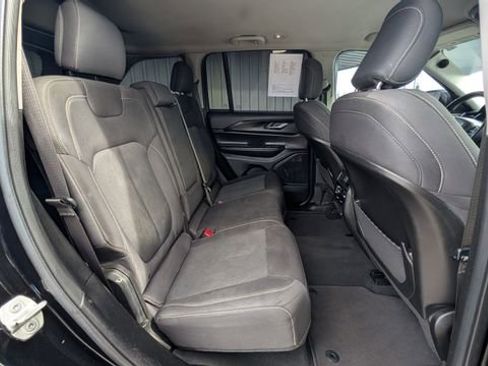 Used 2023 Jeep Grand Cherokee Laredo image 36