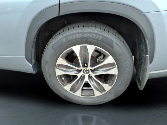 Used 2022 Toyota Highlander XLE AWD/4WD image 13