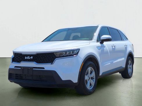 Used 2023 Kia Sorento LX image 2