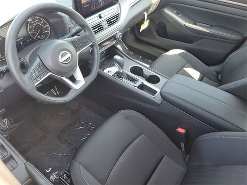 New 2025 Nissan Altima 2.5 SV w/ SV Special Edition Package image 3