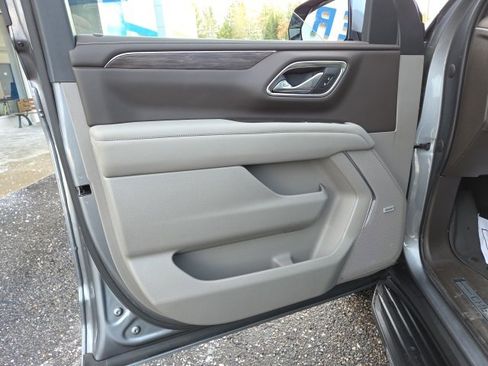 Used 2022 Chevrolet Suburban LT image 44