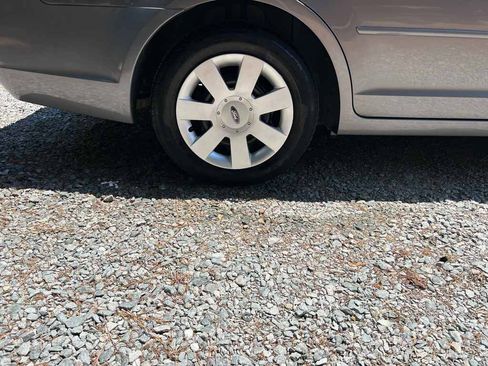 Used 2007 Ford Fusion S FWD image 18