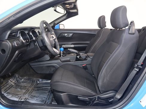 Used 2017 Ford Mustang Convertible RWD image 9