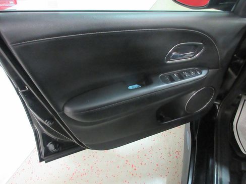 Used 2019 Honda HR-V Touring image 24