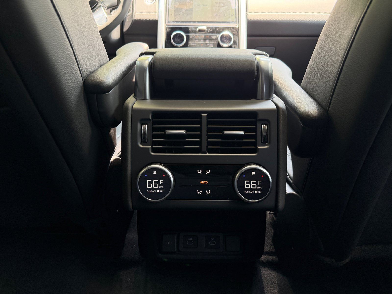 New 2026 Land Rover Discovery Dynamic SE AWD/4WD image 18