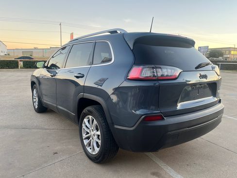 Used 2019 Jeep Cherokee Latitude w/ Popular Appearance Group image 4