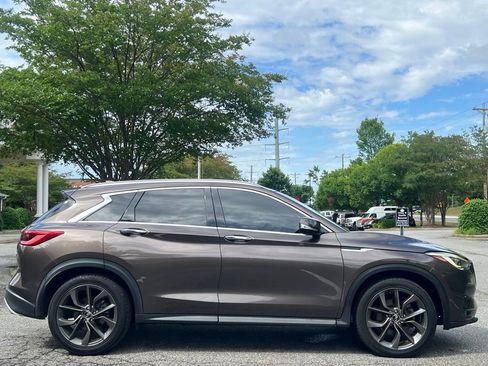 Used 2019 INFINITI QX50 Essential w/ Sensory Package FWD image 6