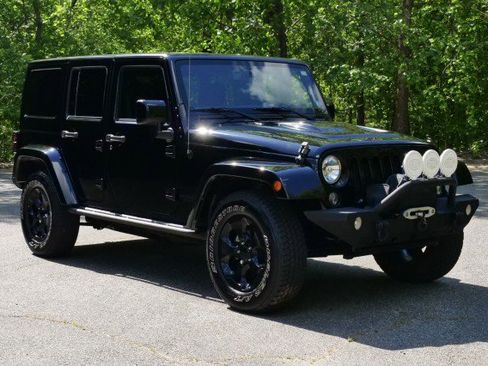 Used 2015 Jeep Wrangler Unlimited Sahara image 4