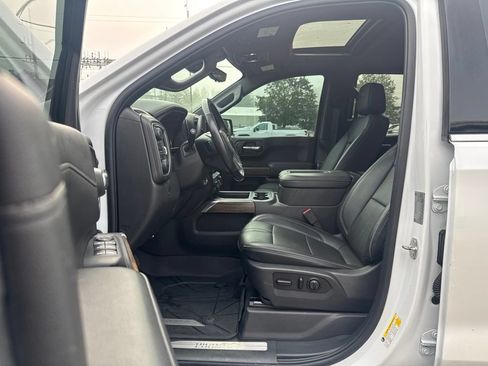 Used 2019 Chevrolet Silverado 1500 High Country w/ Technology Package AWD/4WD image 13
