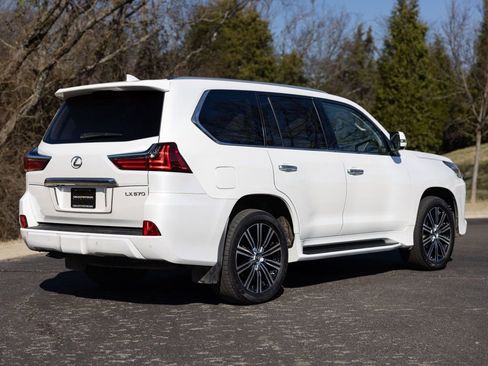 Used 2020 Lexus LX 570 4WD w/ Luxury Package image 9
