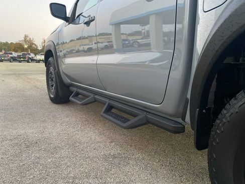 Used 2025 Nissan Frontier PRO-4X w/ Black Accent Package image 10