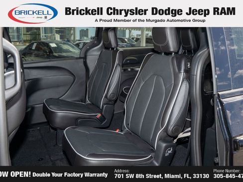 New 2026 Chrysler Pacifica Limited FWD image 17