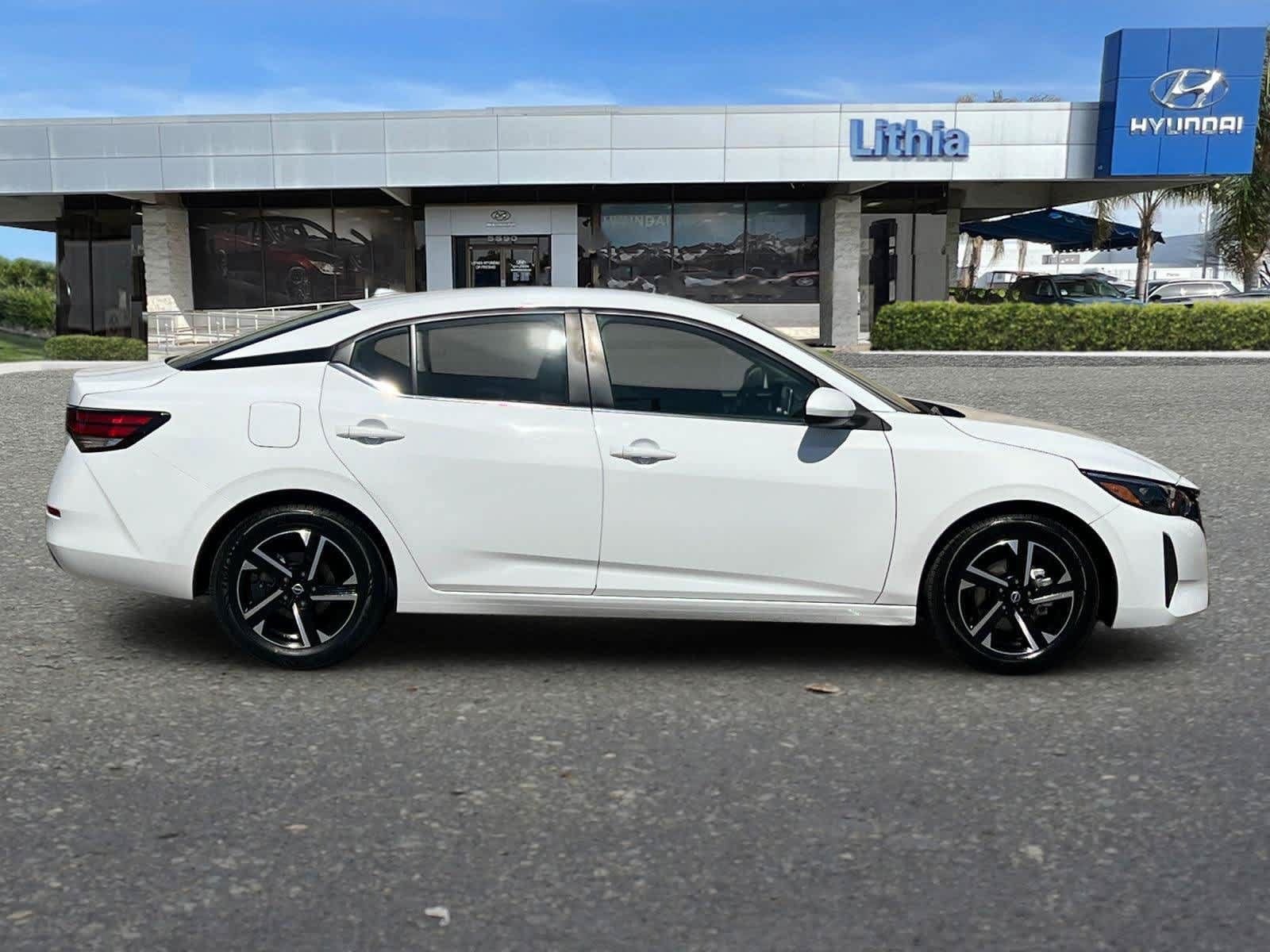 Used 2025 Nissan Sentra SV FWD image 9