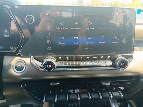 Used 2025 Chevrolet Colorado ZR2 w/ Technology Package AWD/4WD image 18