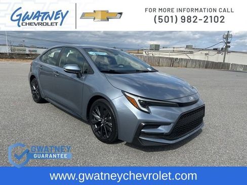 Used 2024 Toyota Corolla SE image 3