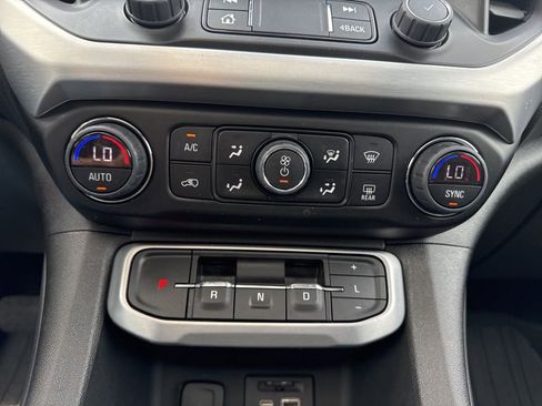 Used 2023 GMC Acadia SLT w/ Elevation Edition image 23