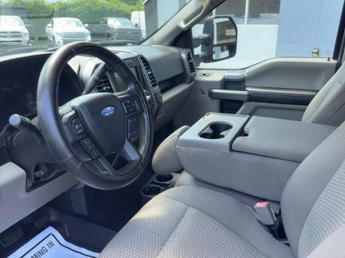 Used 2018 Ford F150 XLT w/ Equipment Group 302A Luxury AWD/4WD image 9