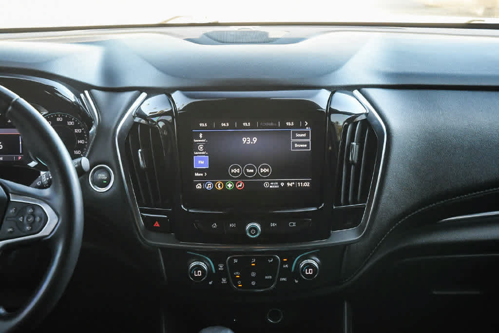 Used 2023 Chevrolet Traverse LT FWD image 13