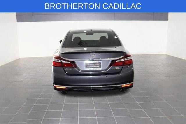 Used 2017 Honda Accord Touring image 4