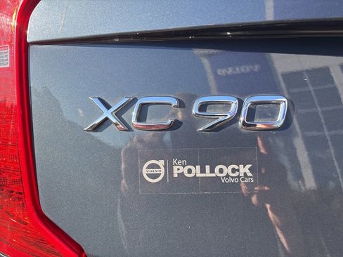Certified 2022 Volvo XC90 T8 Inscription Expression w/ Climate Package image 32