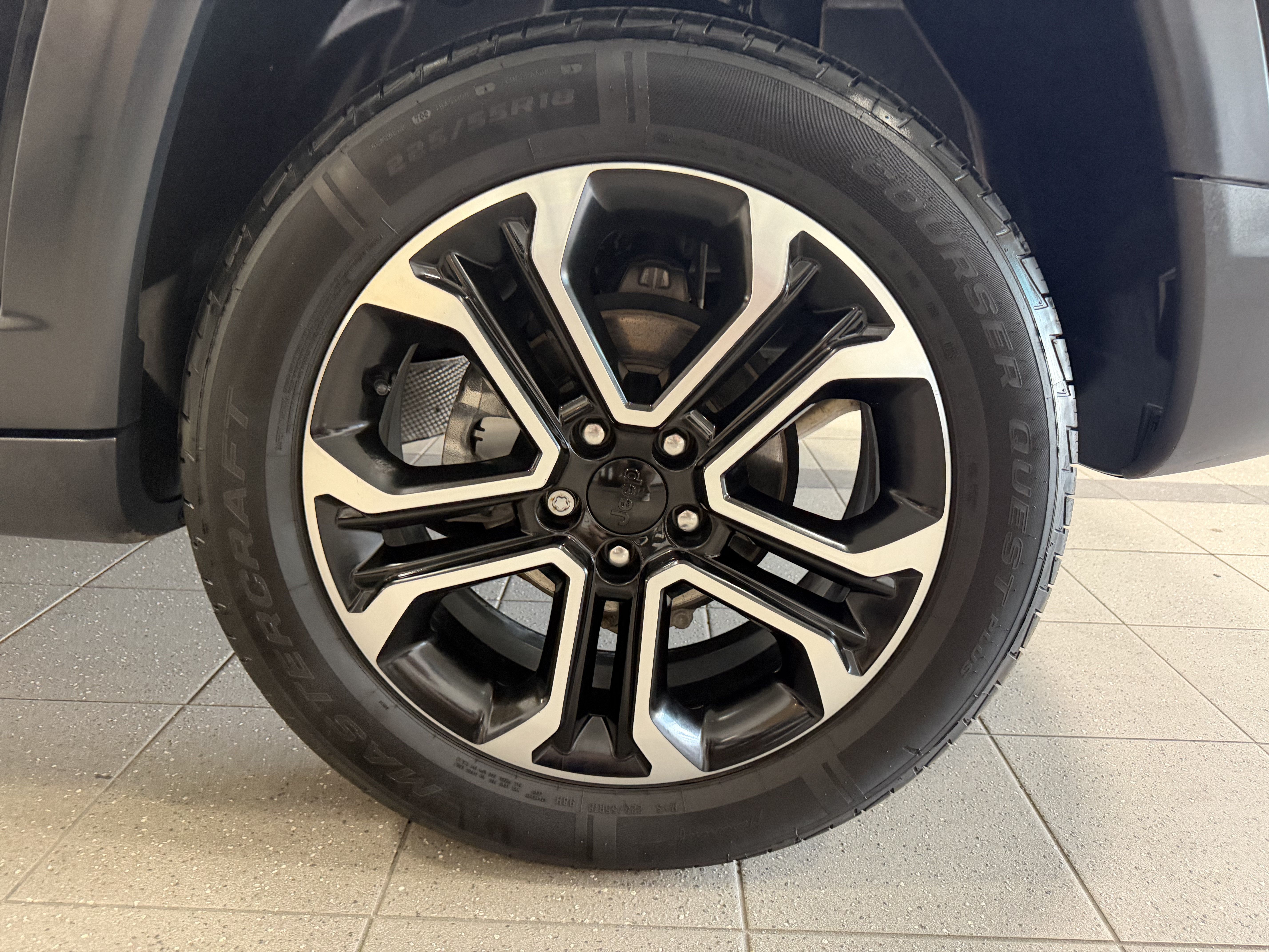 Used 2023 Jeep Compass Limited AWD/4WD image 5