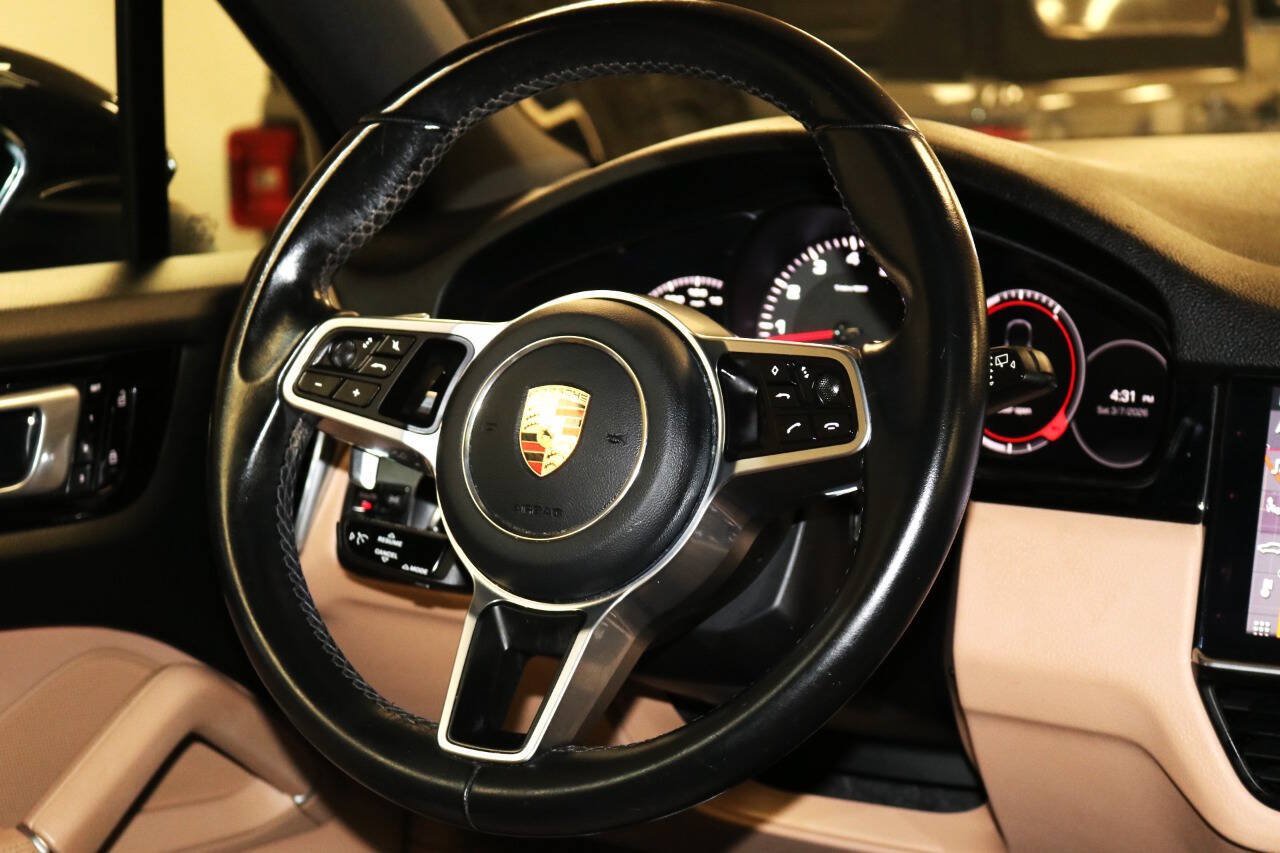 Used 2020 Porsche Cayenne Turbo AWD/4WD image 19