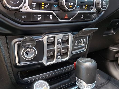 Certified 2022 Jeep Wrangler Unlimited Sahara w/ Cold Weather Group AWD/4WD image 24