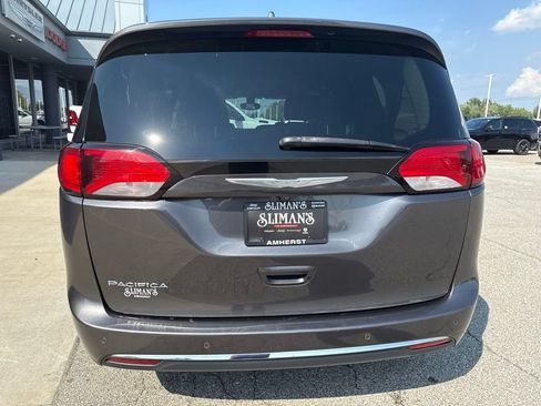 Used 2017 Chrysler Pacifica Touring-L Plus FWD image 6