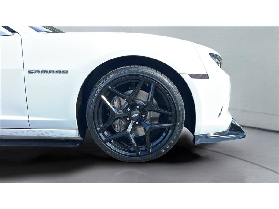 Used 2015 Chevrolet Camaro SS w/ RS Package RWD image 13