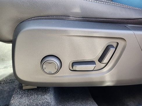 New 2025 Volvo XC40 B5 Plus w/ Climate Package image 5