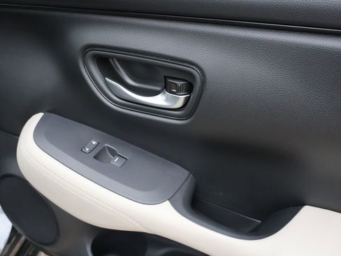 New 2026 Honda HR-V LX image 8