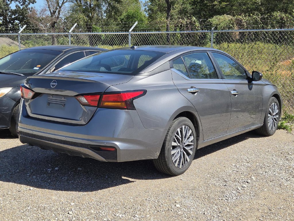 Used 2025 Nissan Altima 2.5 SV FWD image 6