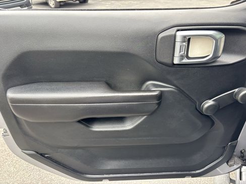 Used 2018 Jeep Wrangler Unlimited Sport image 16